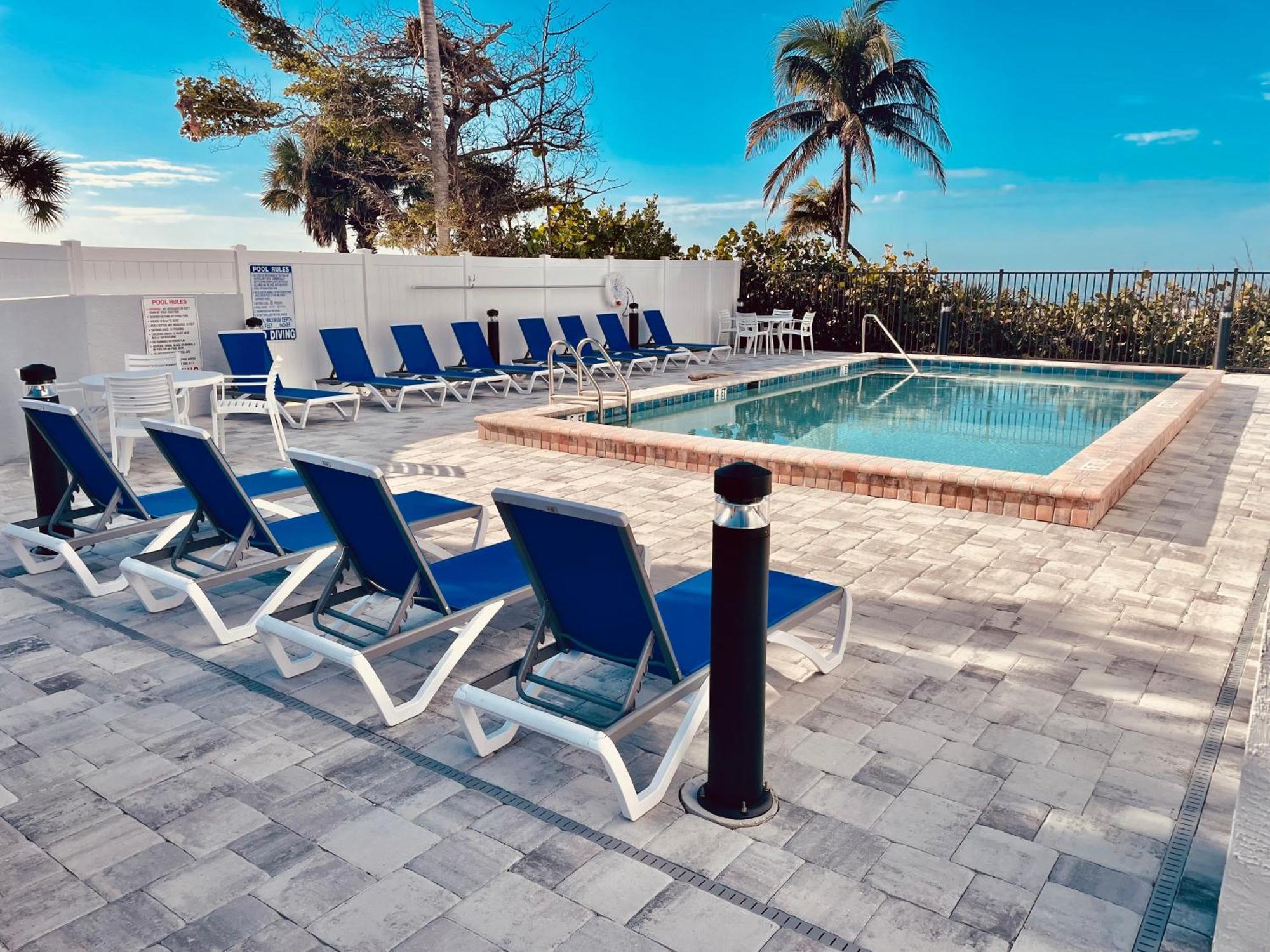 Beachfront Corner: Gulf Views, Pool, Walk Times Sq Villa Fort Myers Beach Luaran gambar